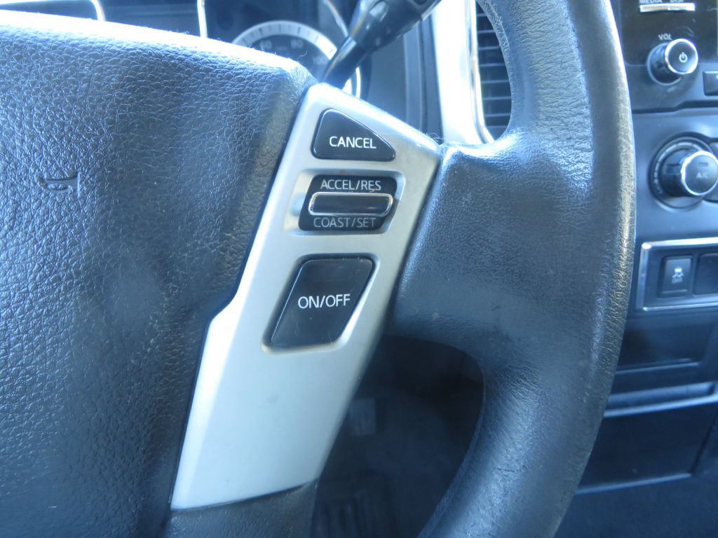 2017 Nissan Titan Image 19