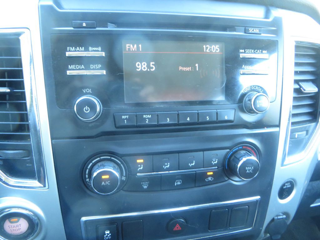 2017 Nissan Titan Image 23