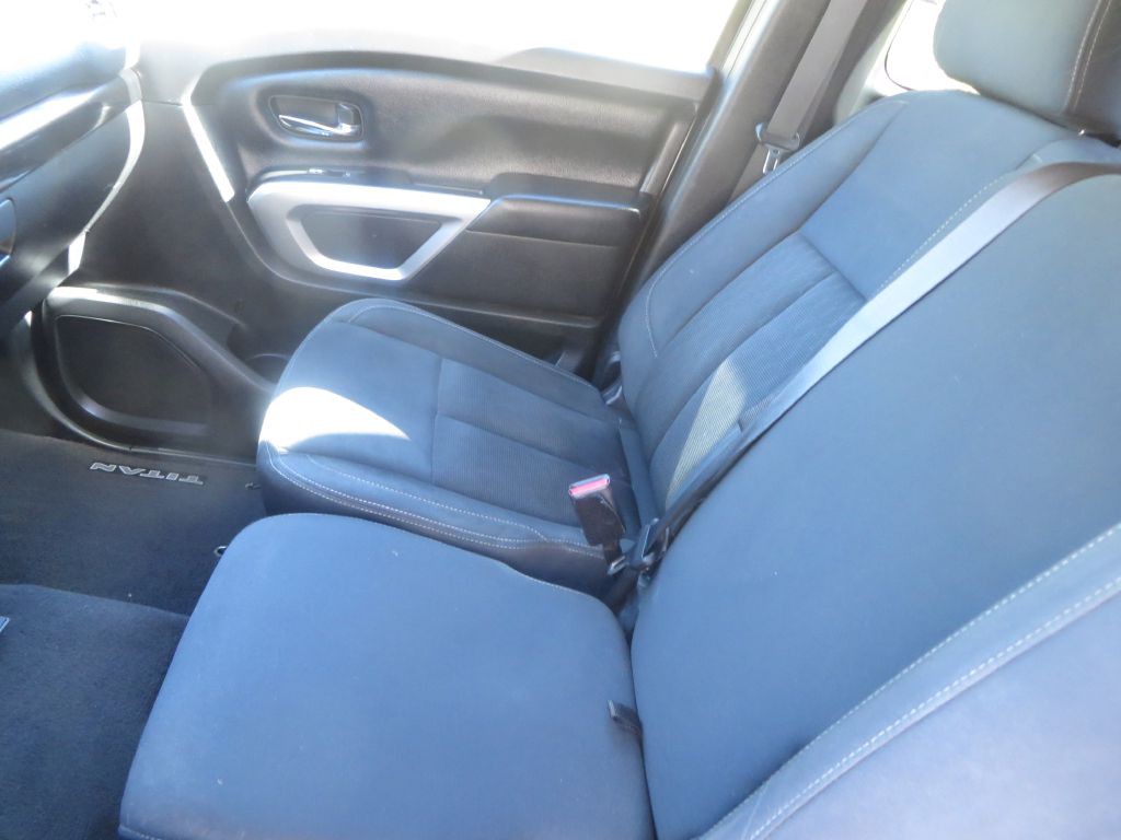 2017 Nissan Titan Image 25