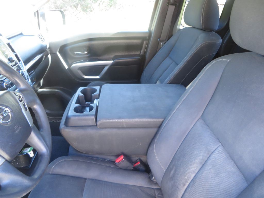 2017 Nissan Titan Image 26