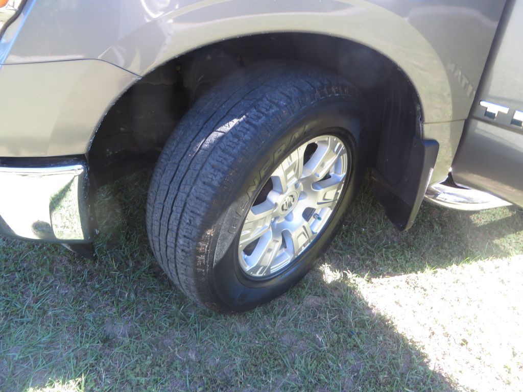 2017 Nissan Titan Image 30