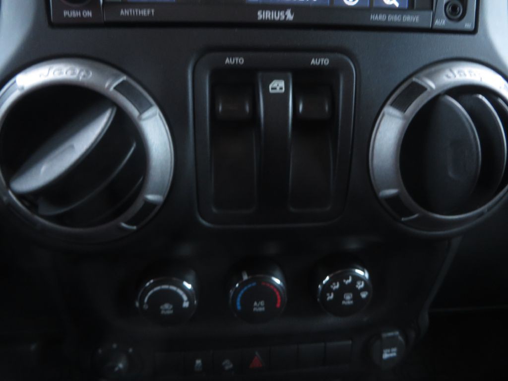 2016 Jeep Wrangler Image 19