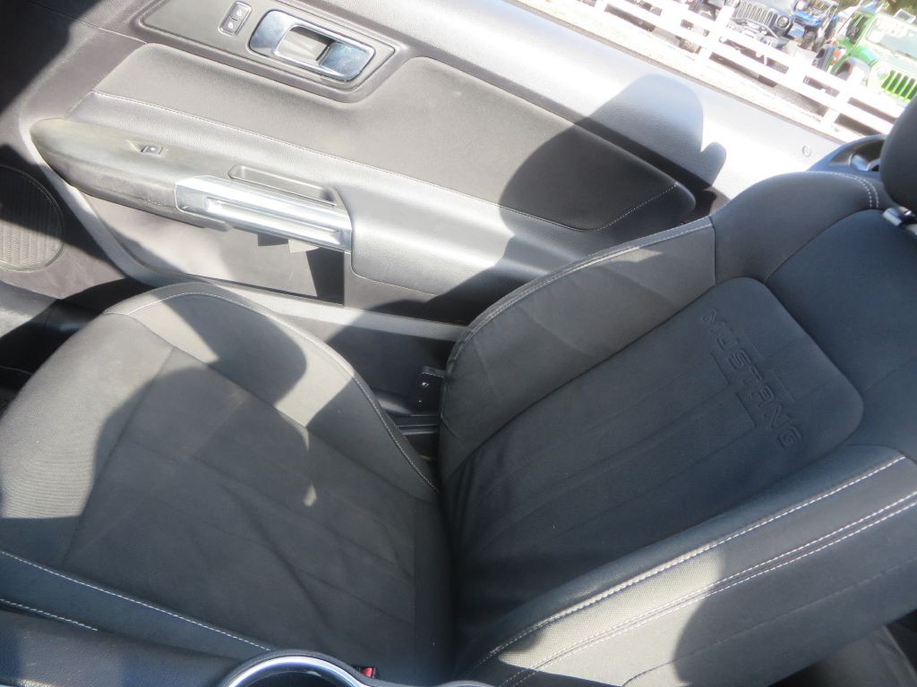 2019 Ford Mustang Image 23