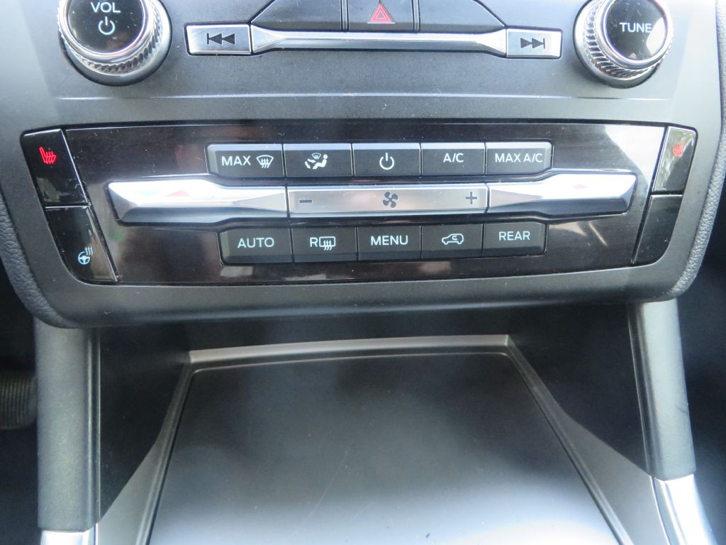 2020 Ford Explorer Image 20