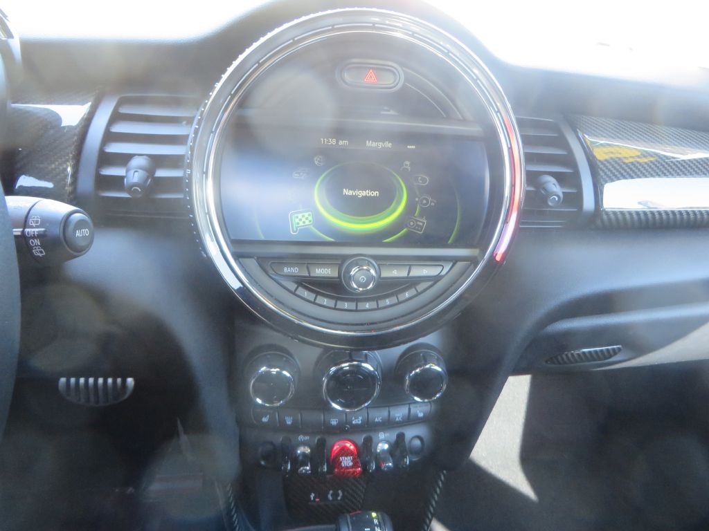 2016 MINI Cooper Image 16