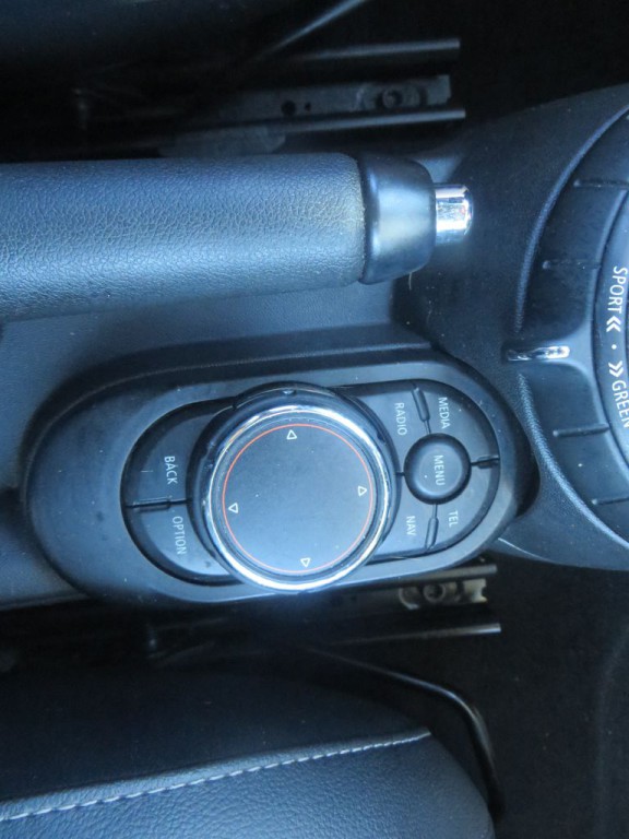 2016 MINI Cooper Image 18