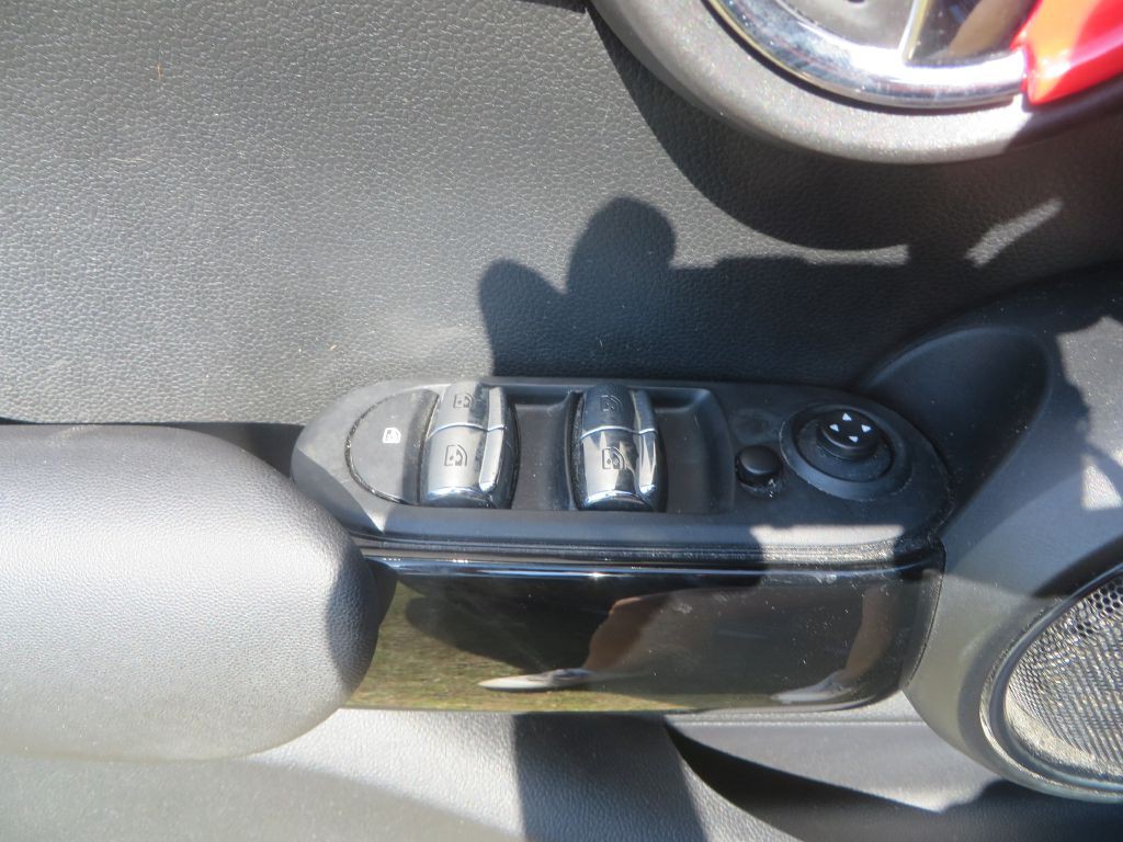 2016 MINI Cooper Image 22