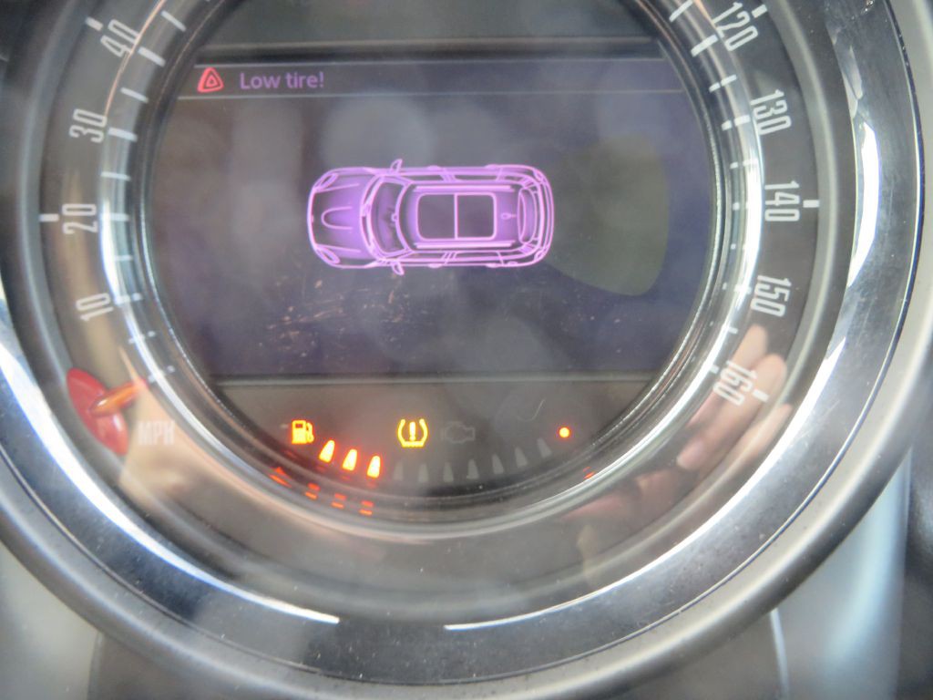 2016 MINI Cooper Image 19