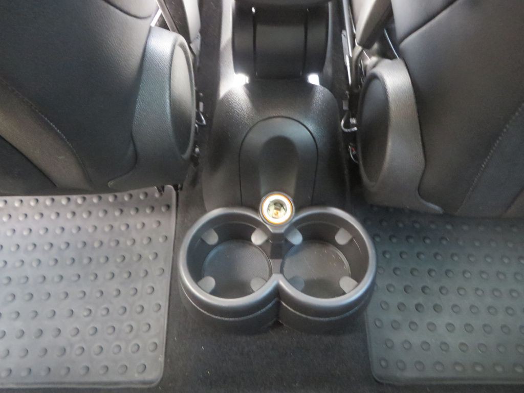 2016 MINI Cooper Image 24