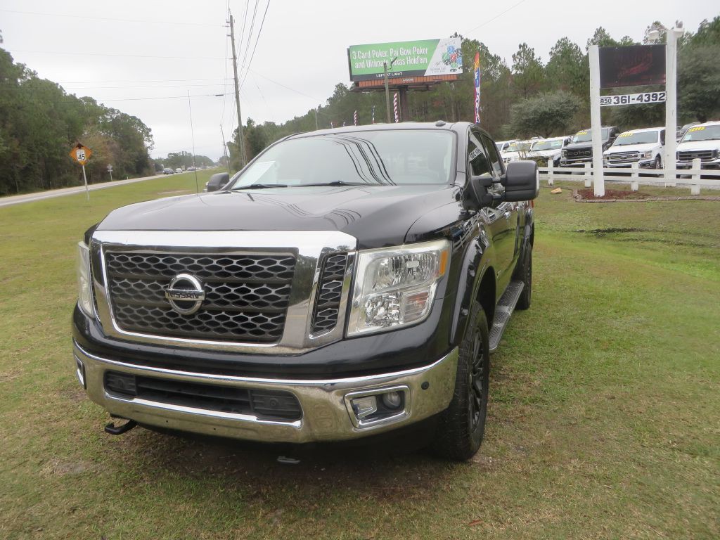 2017 Nissan Titan Image 2