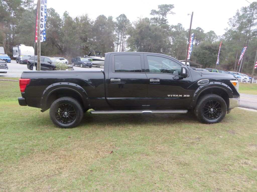 2017 Nissan Titan Image 5