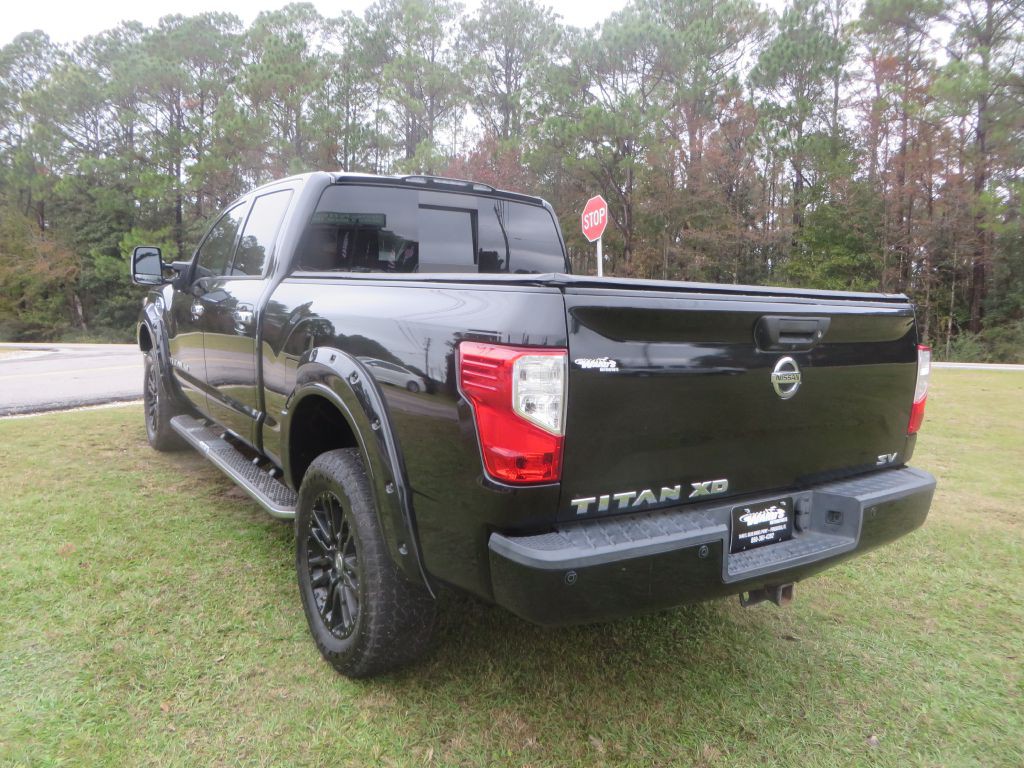 2017 Nissan Titan Image 8