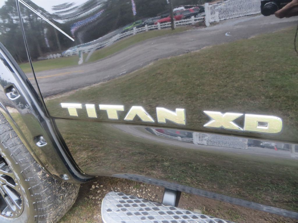2017 Nissan Titan Image 10