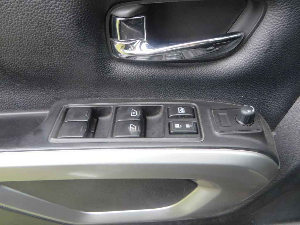 2017 Nissan Titan Image 14