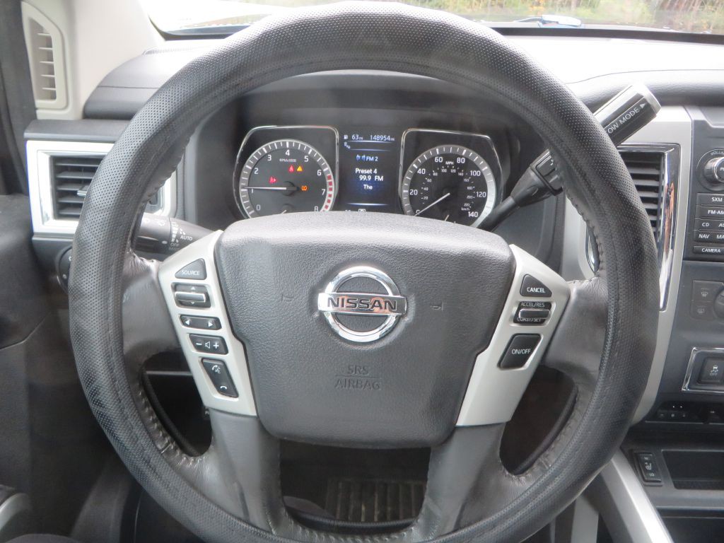 2017 Nissan Titan Image 16