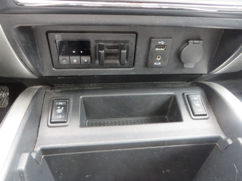 2017 Nissan Titan Image 22