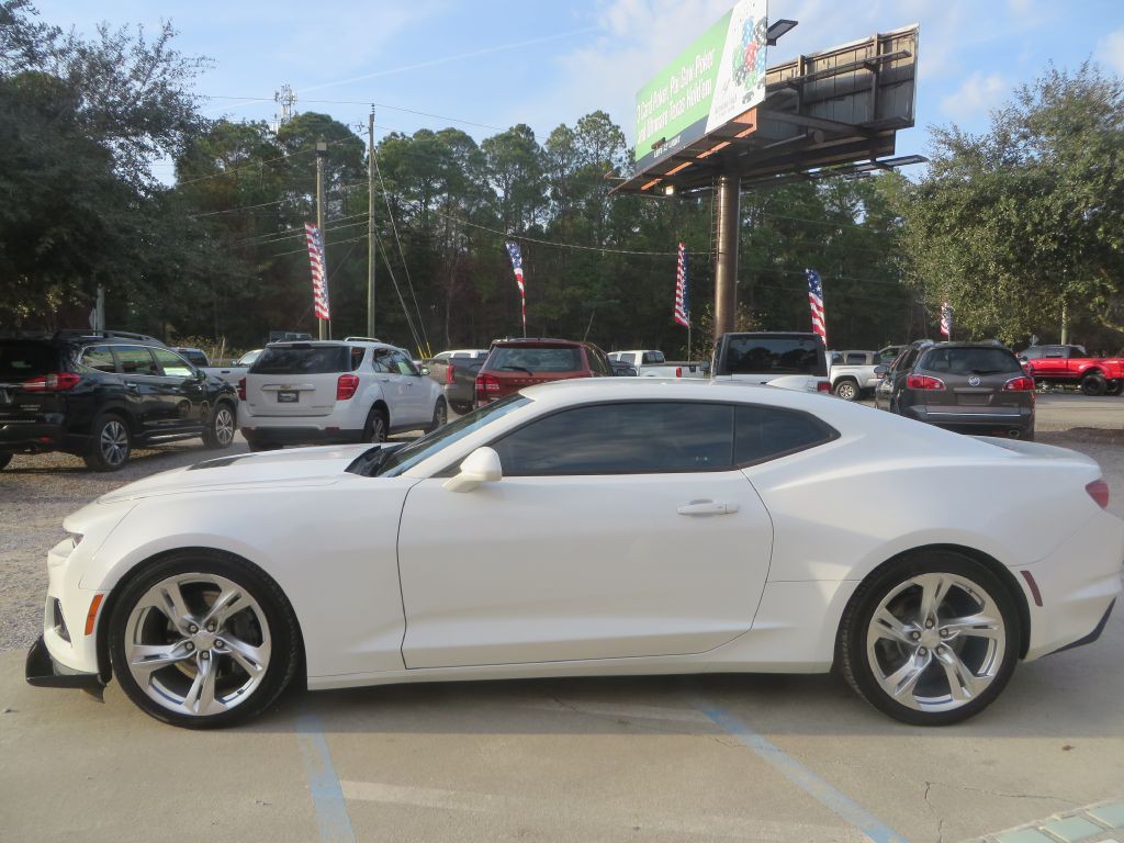 2021 Chevrolet Camaro Image 1