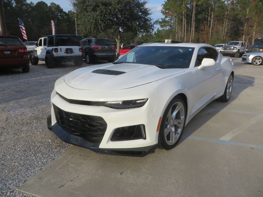 2021 Chevrolet Camaro Image 2