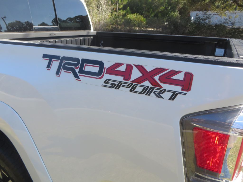 2021 Toyota Tacoma Image 10