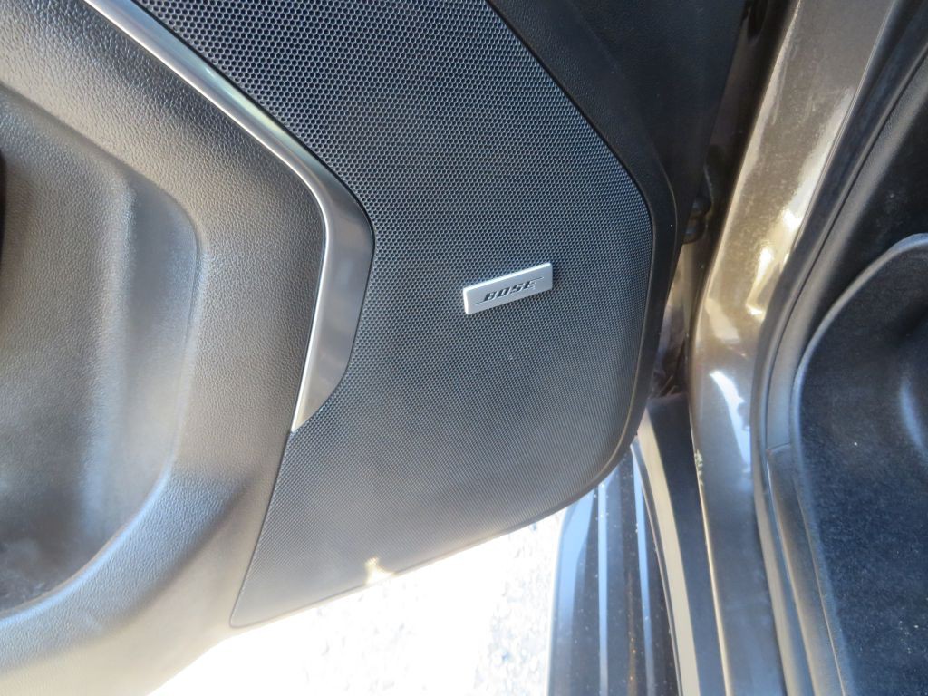 2021 Chevrolet Suburban Image 13