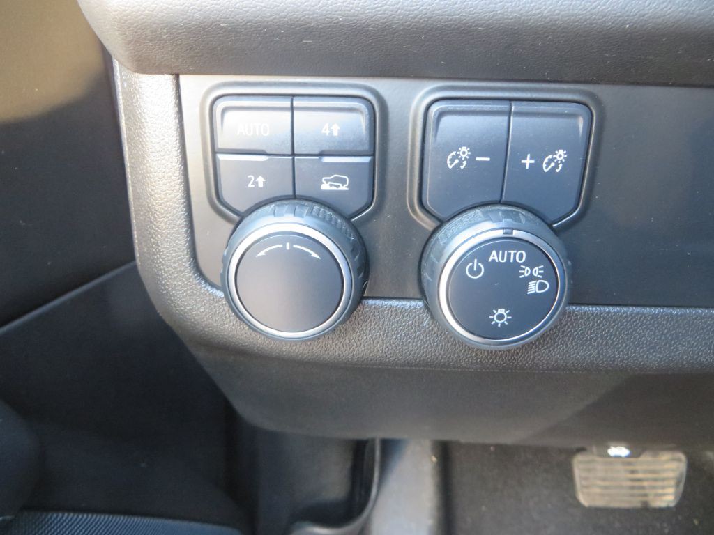 2021 Chevrolet Suburban Image 24