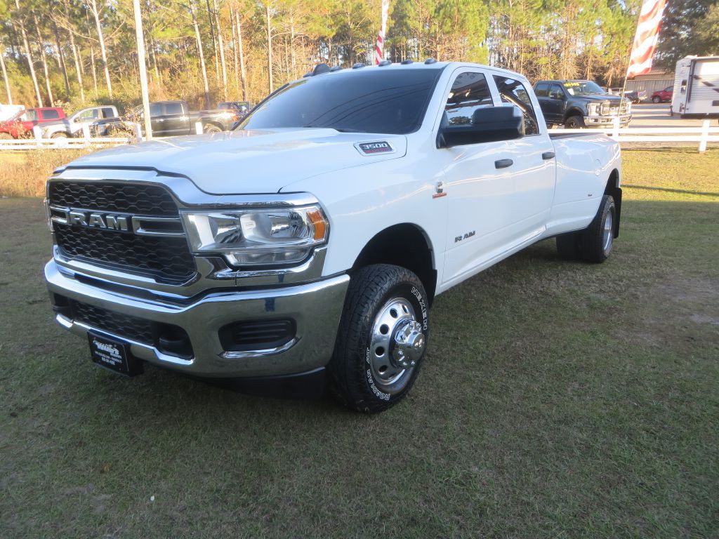 2022 RAM 3500 Image 2