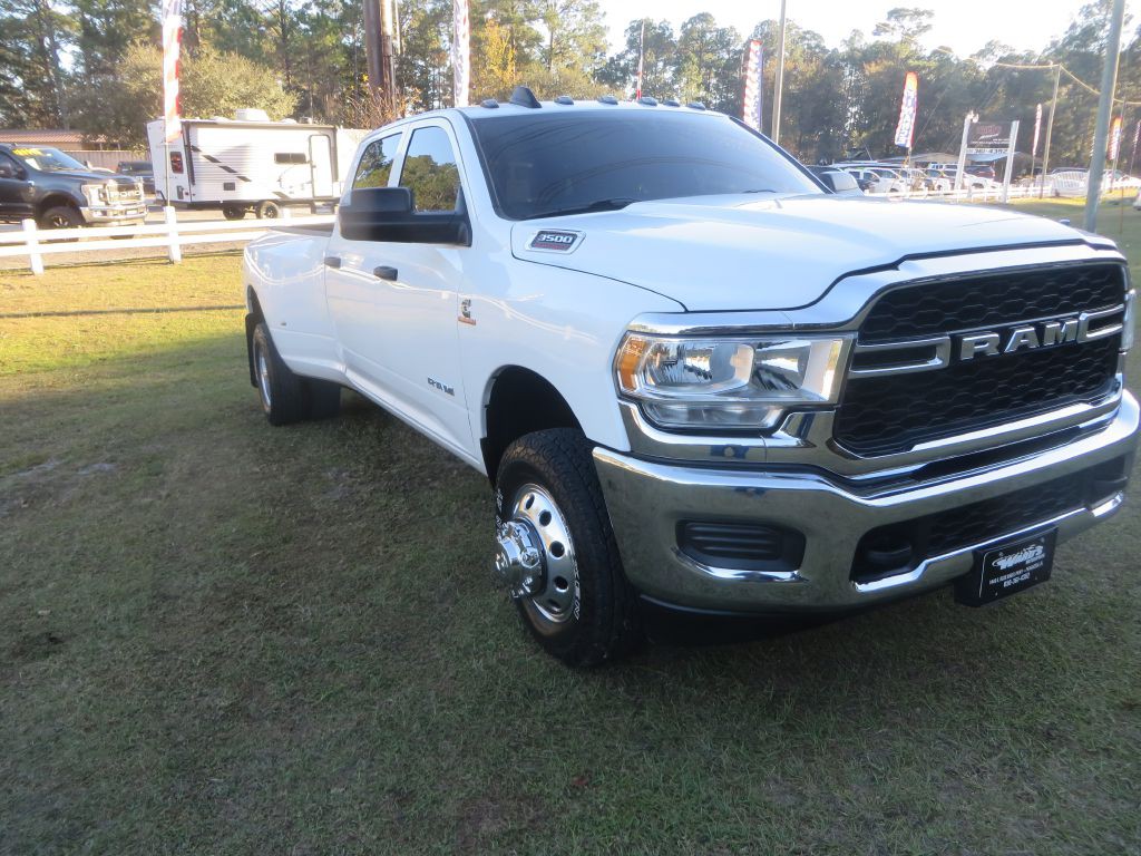 2022 RAM 3500 Image 4