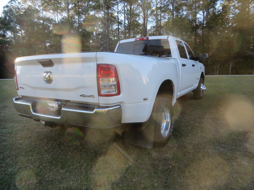 2022 RAM 3500 Image 6