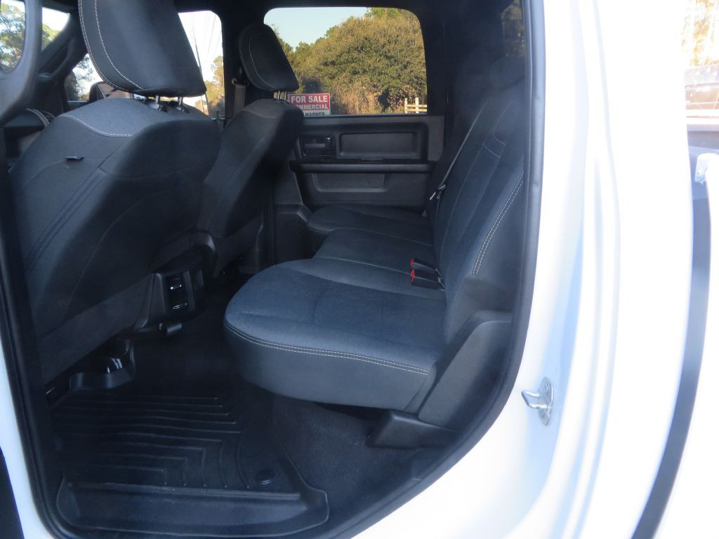 2022 RAM 3500 Image 28