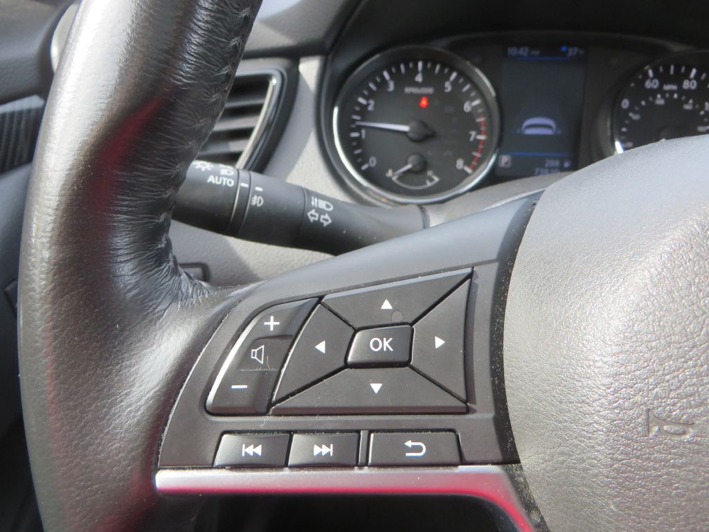 2018 Nissan Rogue Image 15