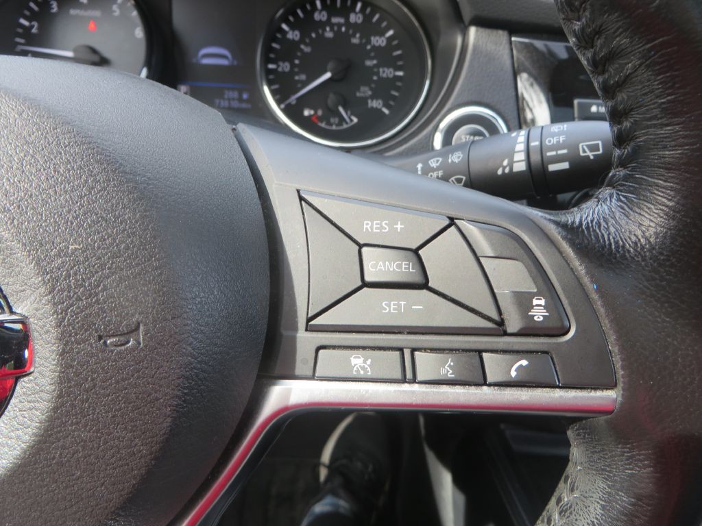 2018 Nissan Rogue Image 16