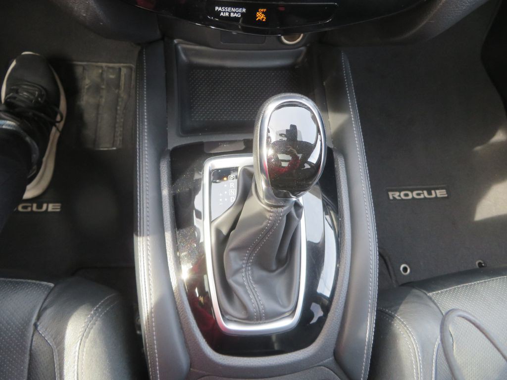 2018 Nissan Rogue Image 18