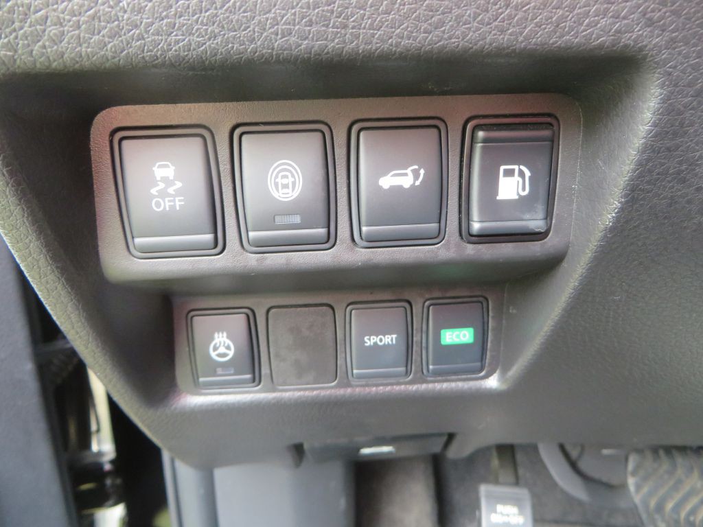 2018 Nissan Rogue Image 24