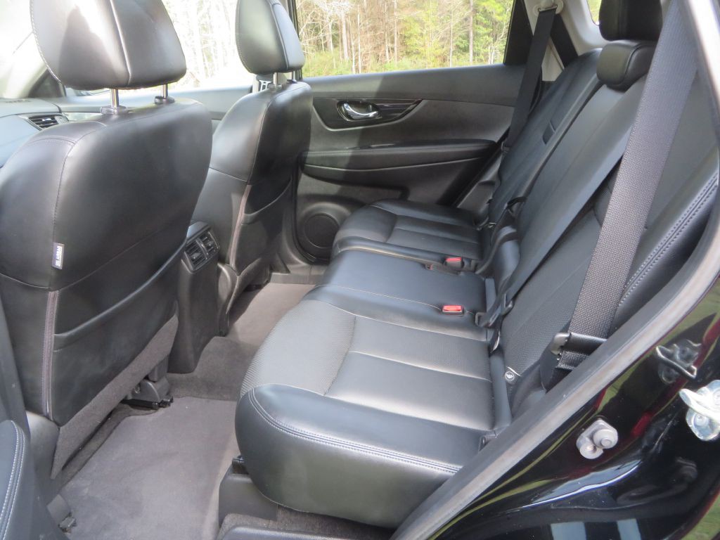 2018 Nissan Rogue Image 25