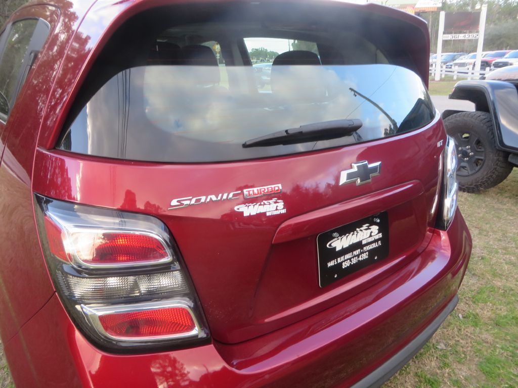 2018 Chevrolet Sonic Image 9