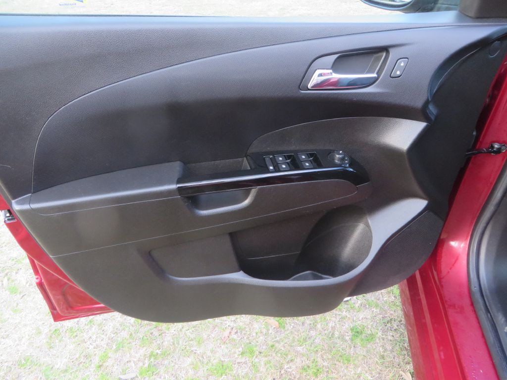 2018 Chevrolet Sonic Image 11