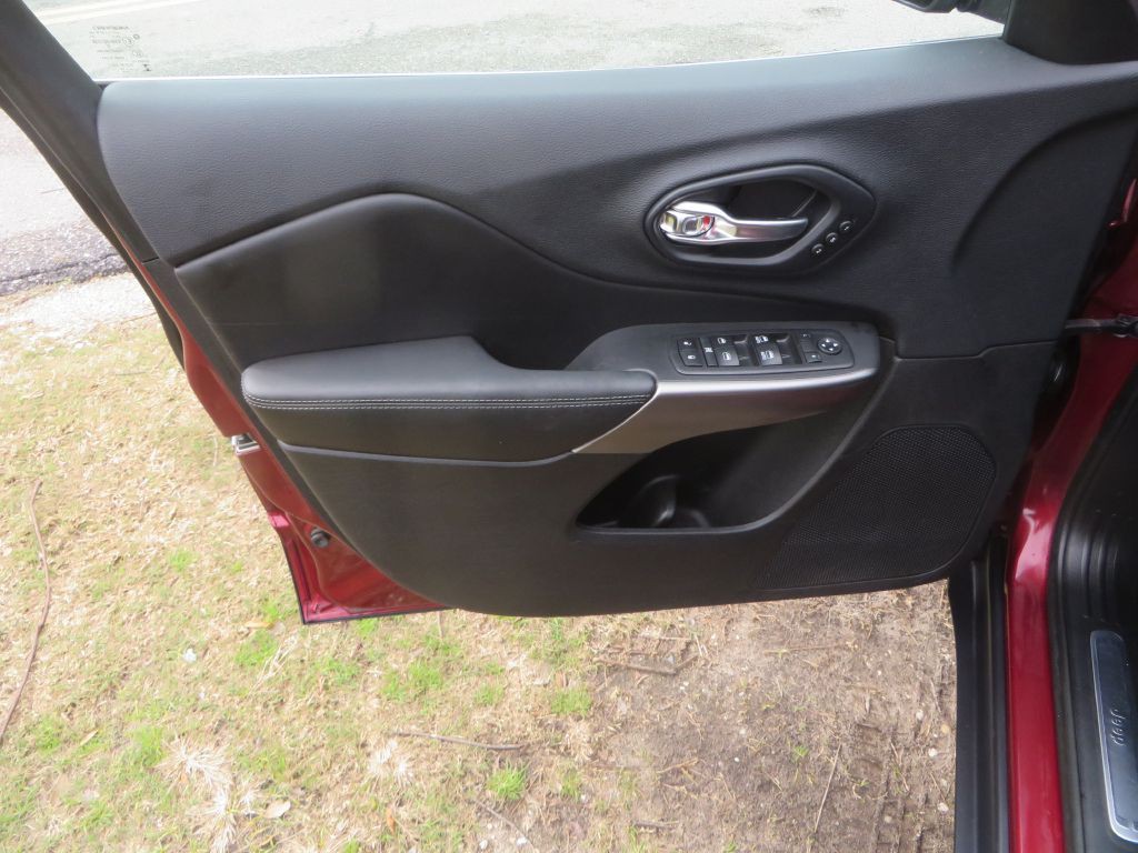 2019 Jeep Cherokee Image 10