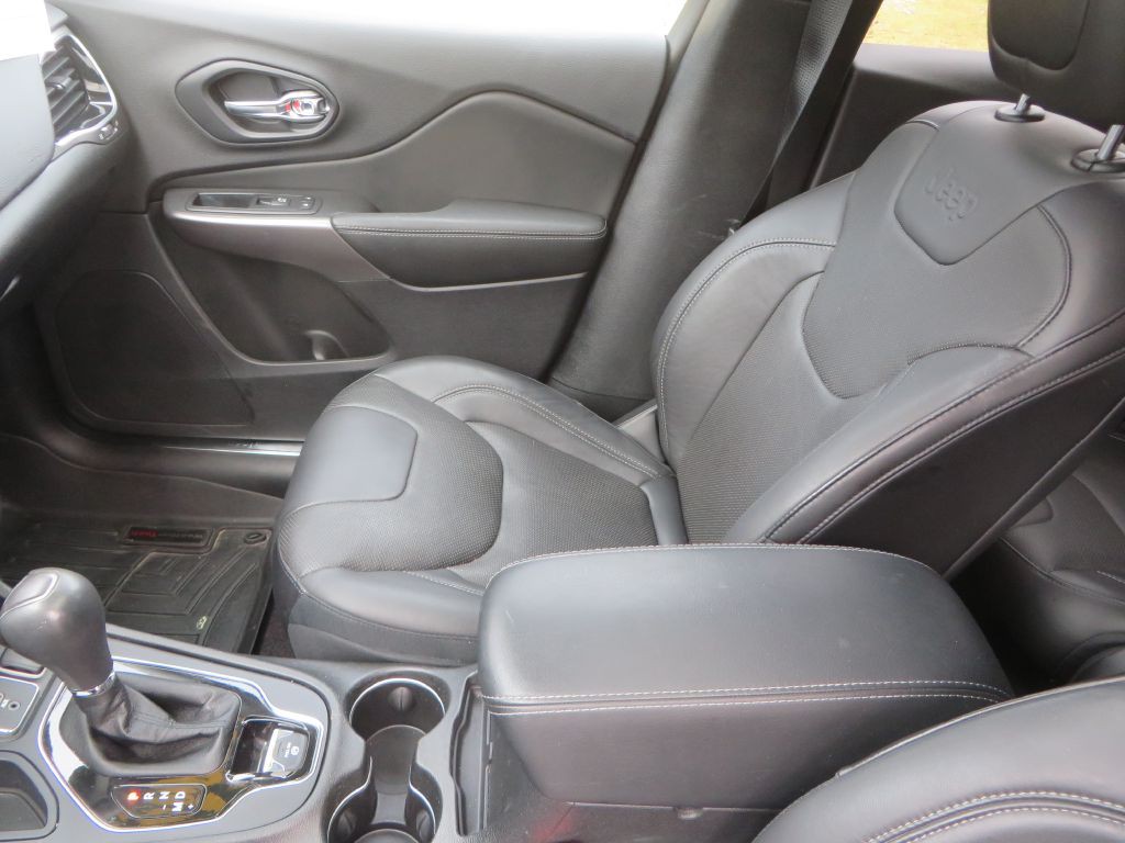 2019 Jeep Cherokee Image 24