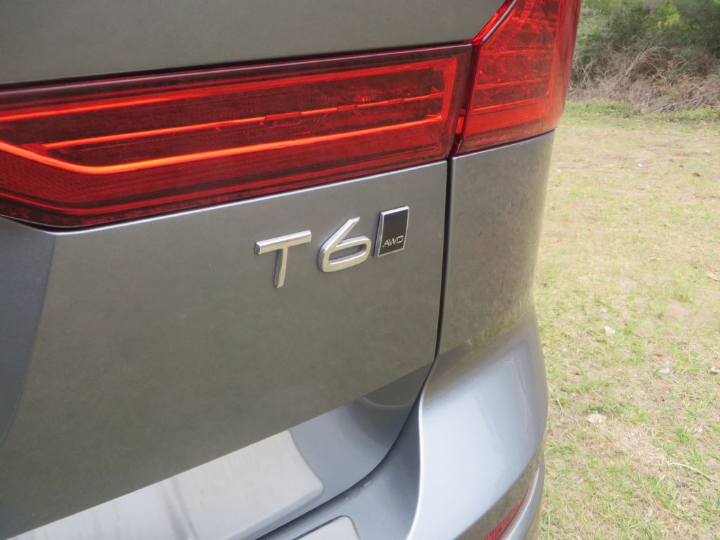 2018 Volvo XC60 Image 10