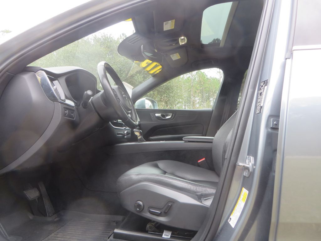 2018 Volvo XC60 Image 11