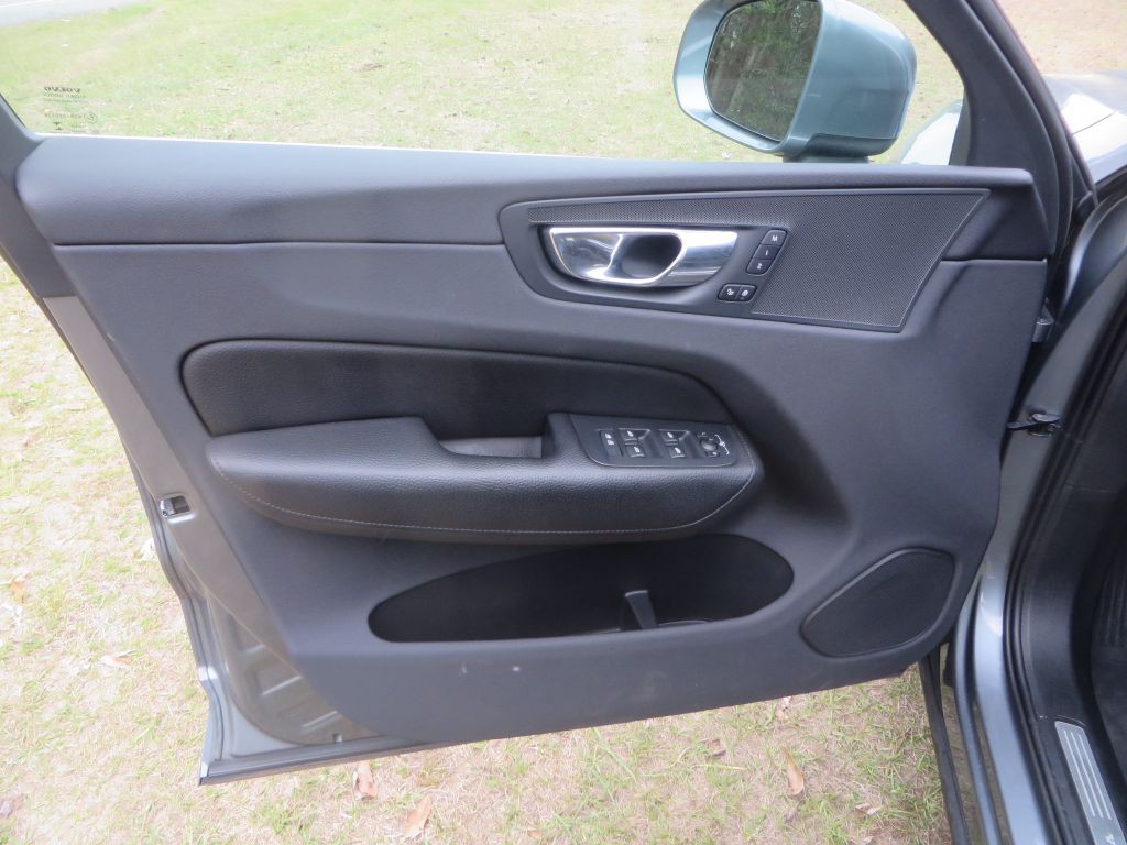 2018 Volvo XC60 Image 12