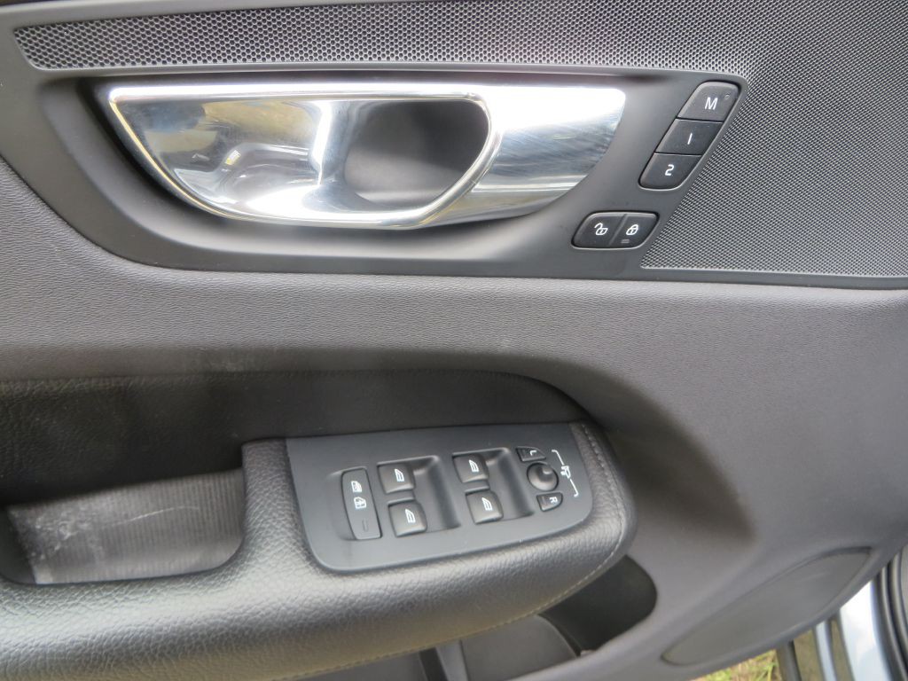 2018 Volvo XC60 Image 13