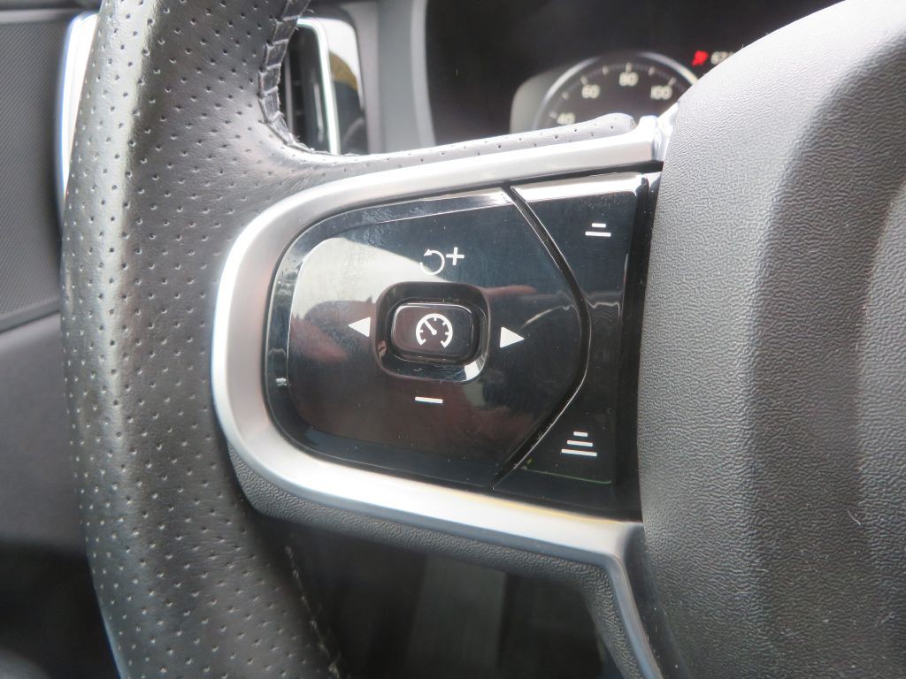 2018 Volvo XC60 Image 16