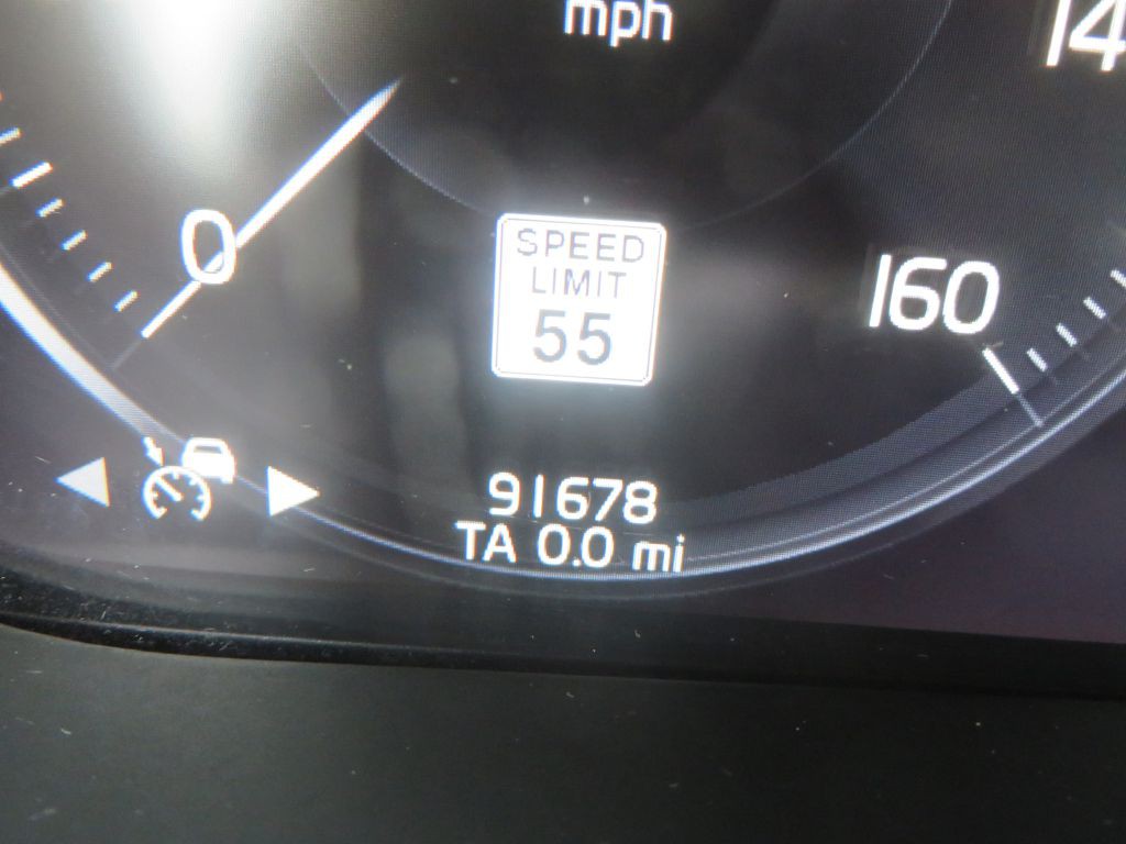 2018 Volvo XC60 Image 19