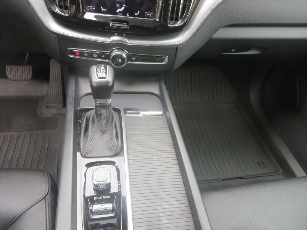 2018 Volvo XC60 Image 21