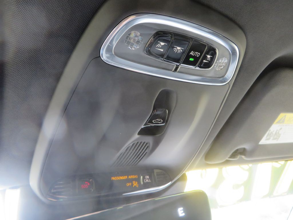 2018 Volvo XC60 Image 25