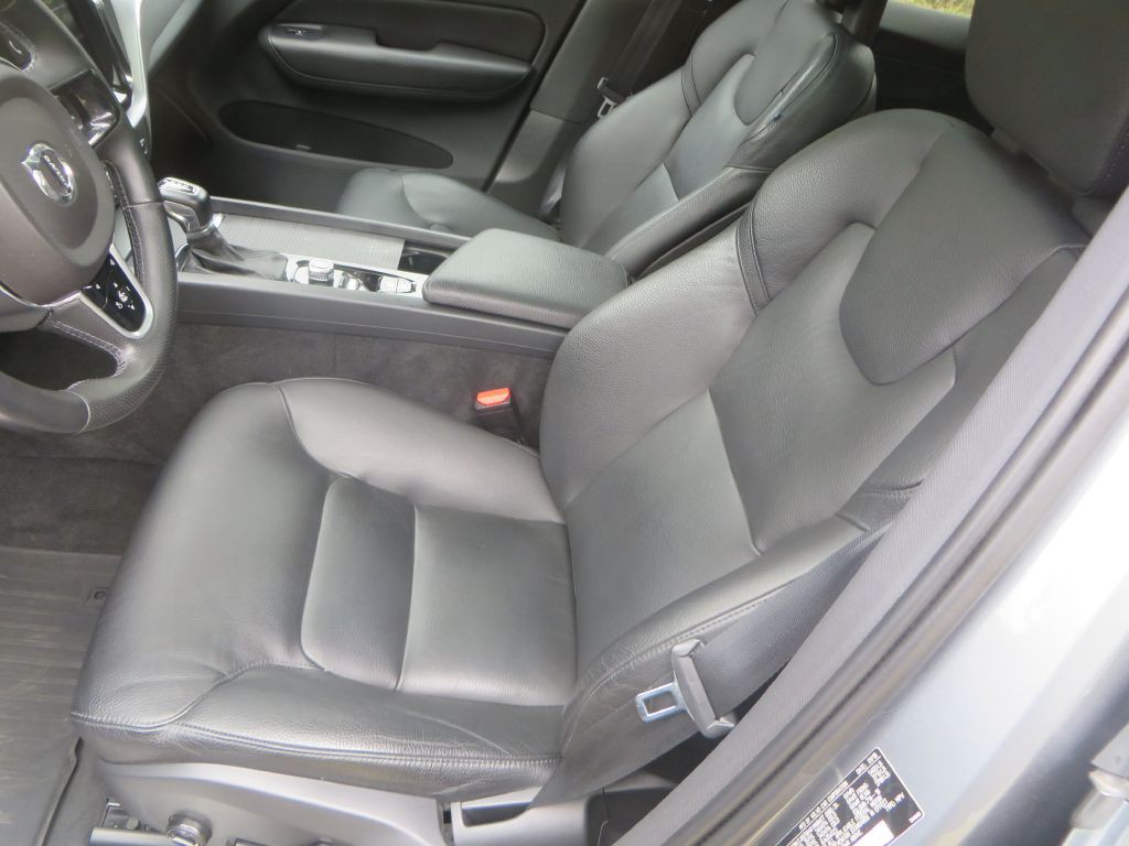 2018 Volvo XC60 Image 26