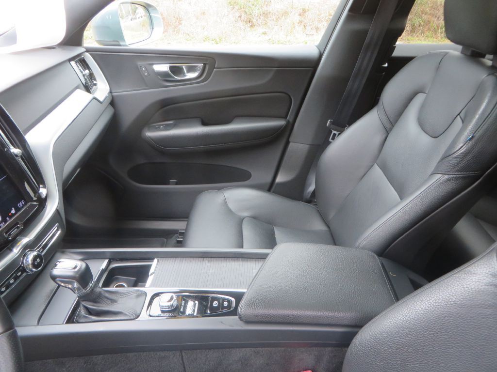 2018 Volvo XC60 Image 27