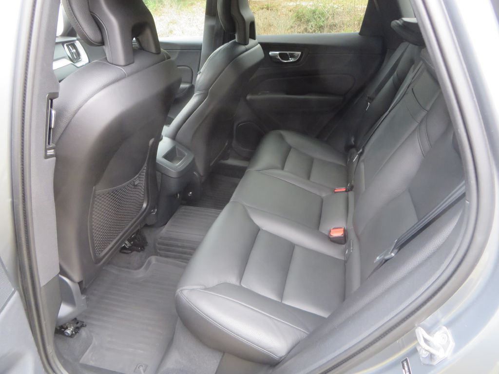 2018 Volvo XC60 Image 28