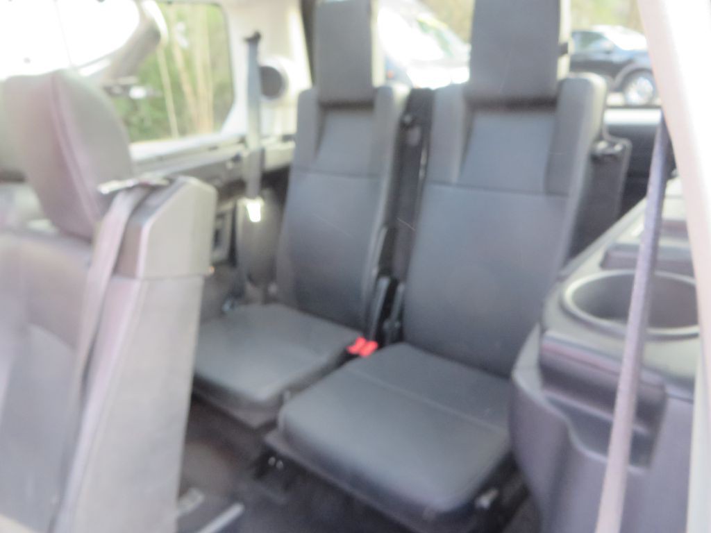 2016 Land Rover LR4 Image 28